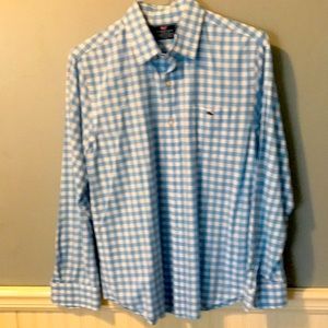 Mens M Vineyard Vines slim fit tucker shirt. Light blue checked